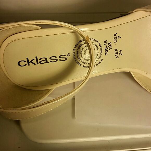 Cklass Cream Wedge Heel. 7M - Picture 3 of 5